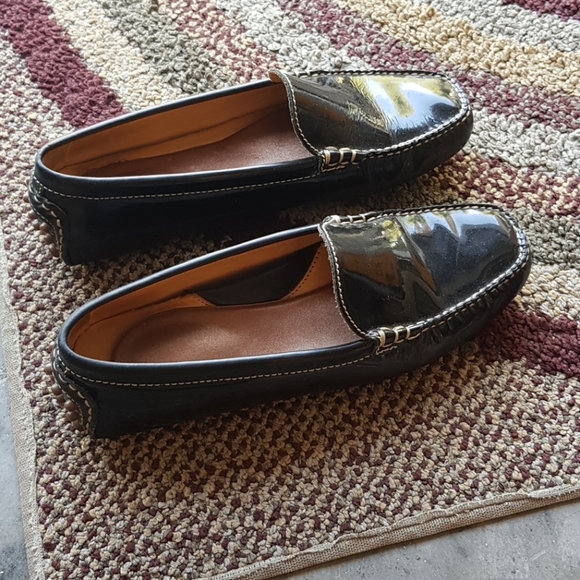 Black patent womens loafers. Brown Nine west liafe - Picture 2 of 11